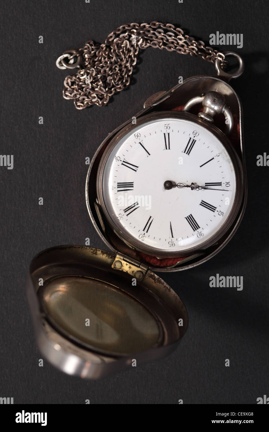 Orologio da tasca e catena in tasca immagini e fotografie stock ad alta  risoluzione - Alamy