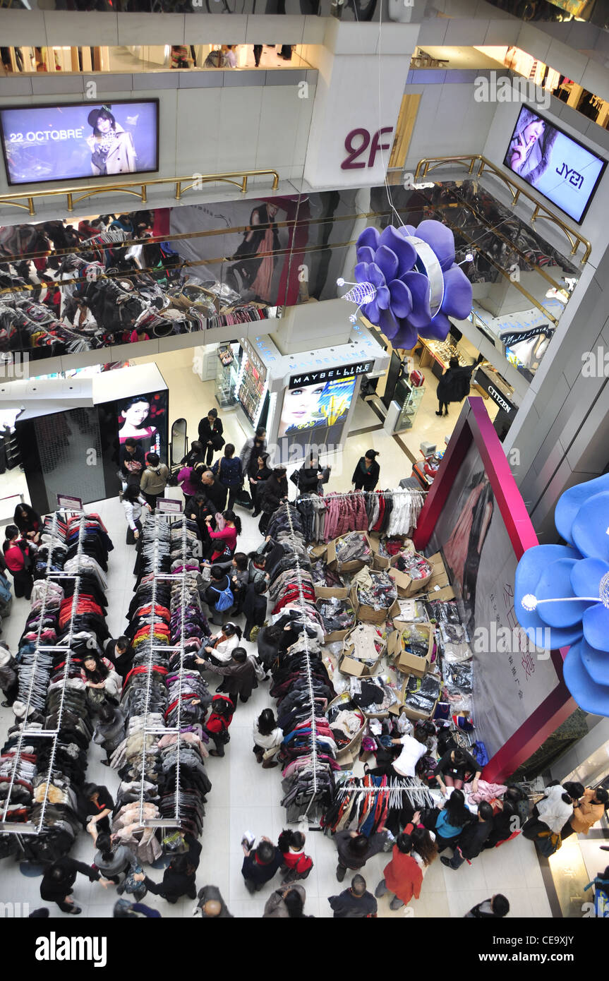 Centro commerciale interno in,DI CHONGQING CINA Foto Stock