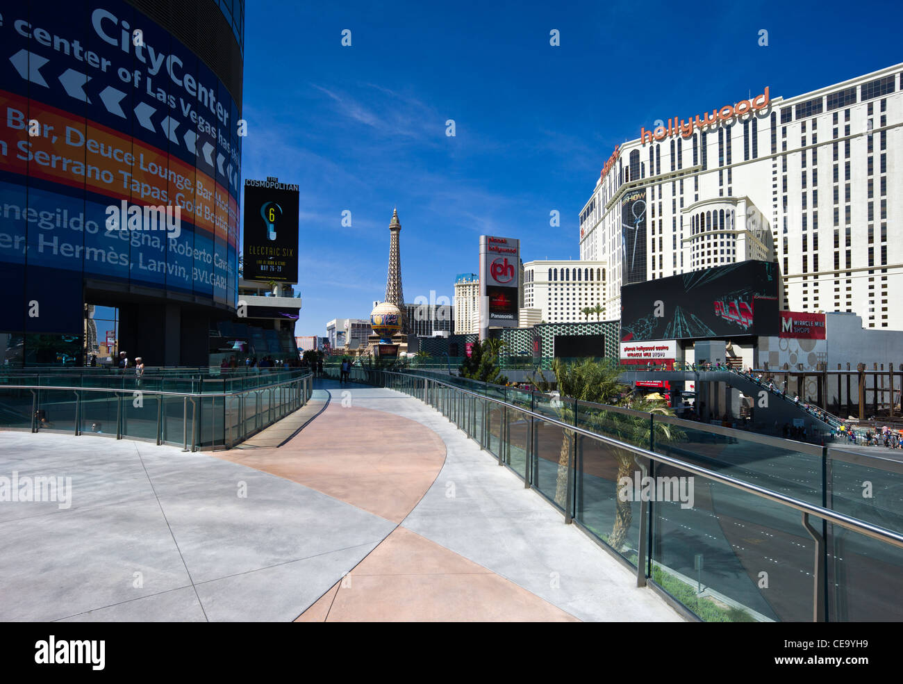 U.S.A., Nevada, Las Vegas, architettura futuristica in aria e Casino Resort zona Foto Stock