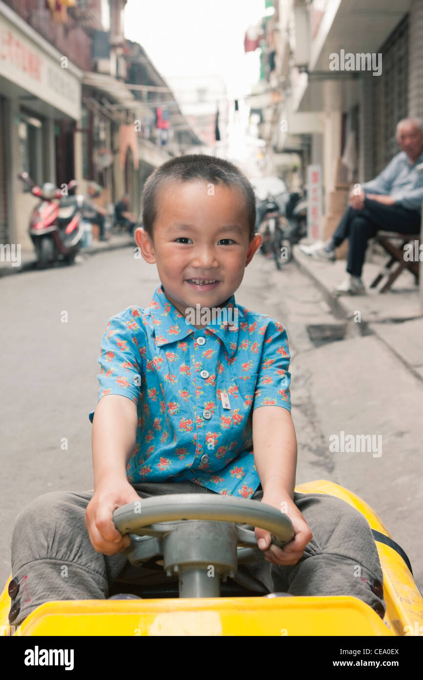 Bambini che giocano, Città Vecchia; Shanghai; Cina Foto Stock