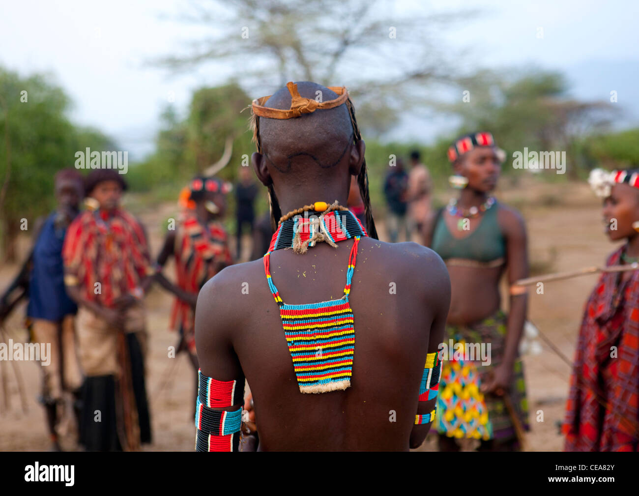 Grande Banna Tribal Whipper torna a Bull Jumping cerimonia Etiopia Foto Stock