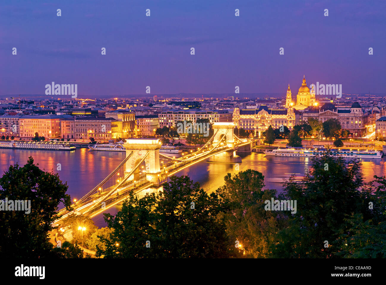 Budapest Danube River Ponte Catena Ungheria crepuscolo Foto Stock