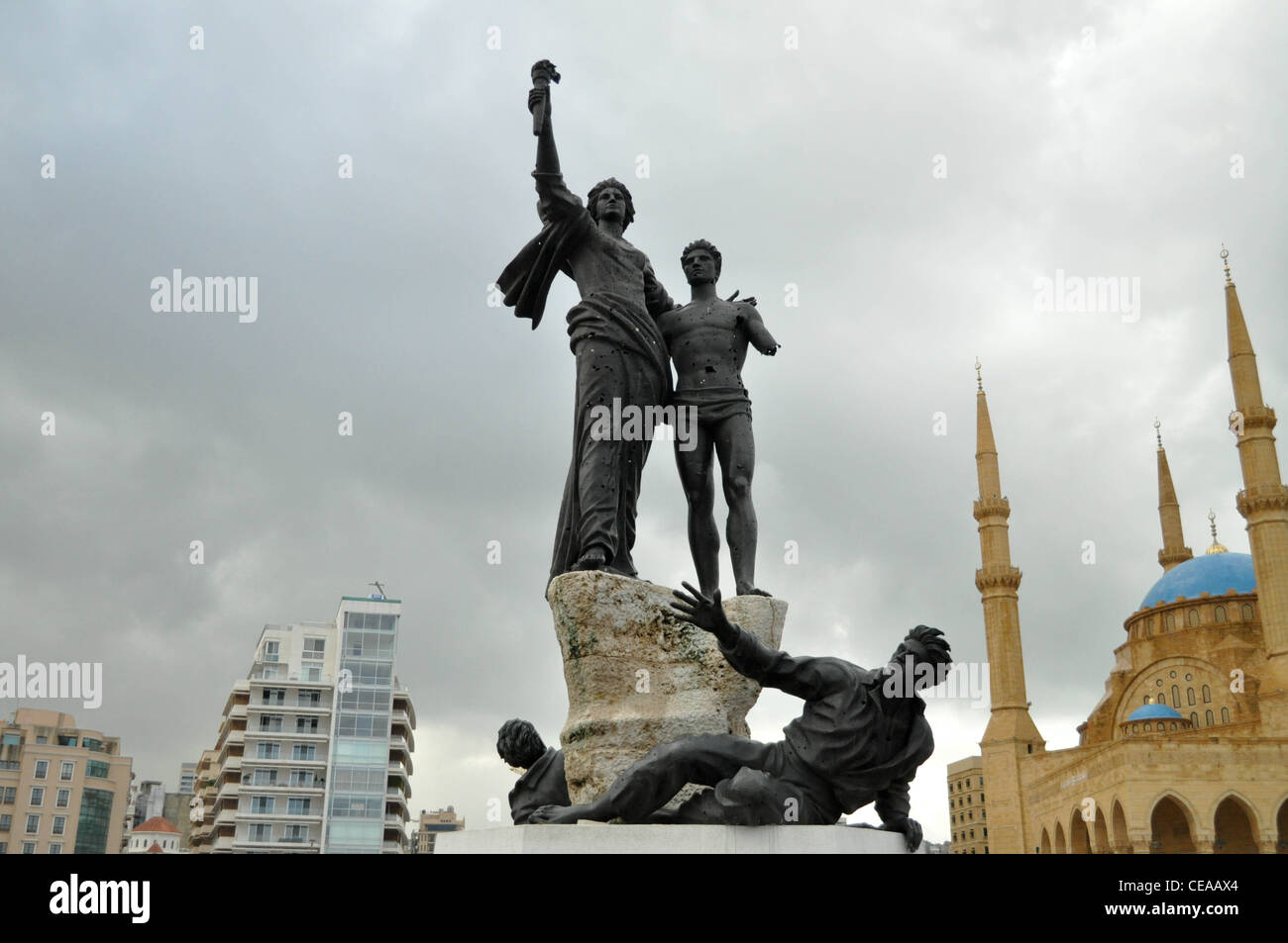 La Piazza dei Martiri, Beirut: fori di proiettile nelle statue Foto Stock
