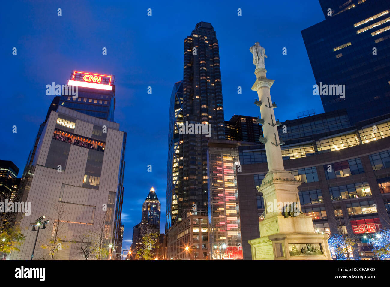 Il monumento di Colombo di fronte al Time Warner Center e CNN Building, New York Foto Stock