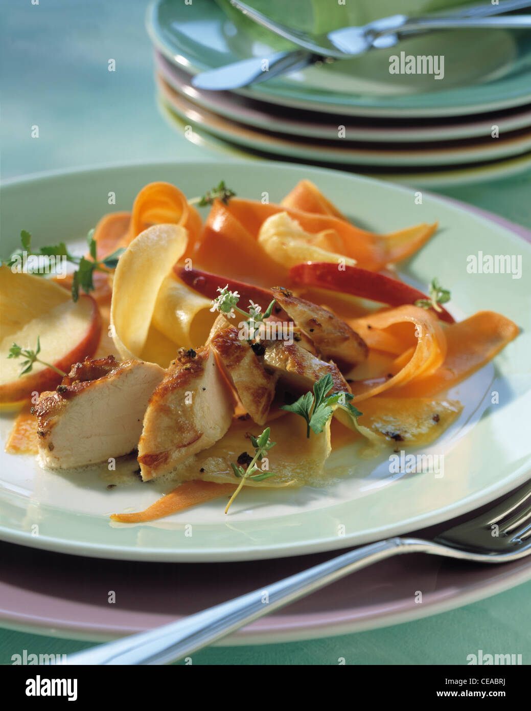 Filetto di coniglio con due tipi di rapa Foto Stock