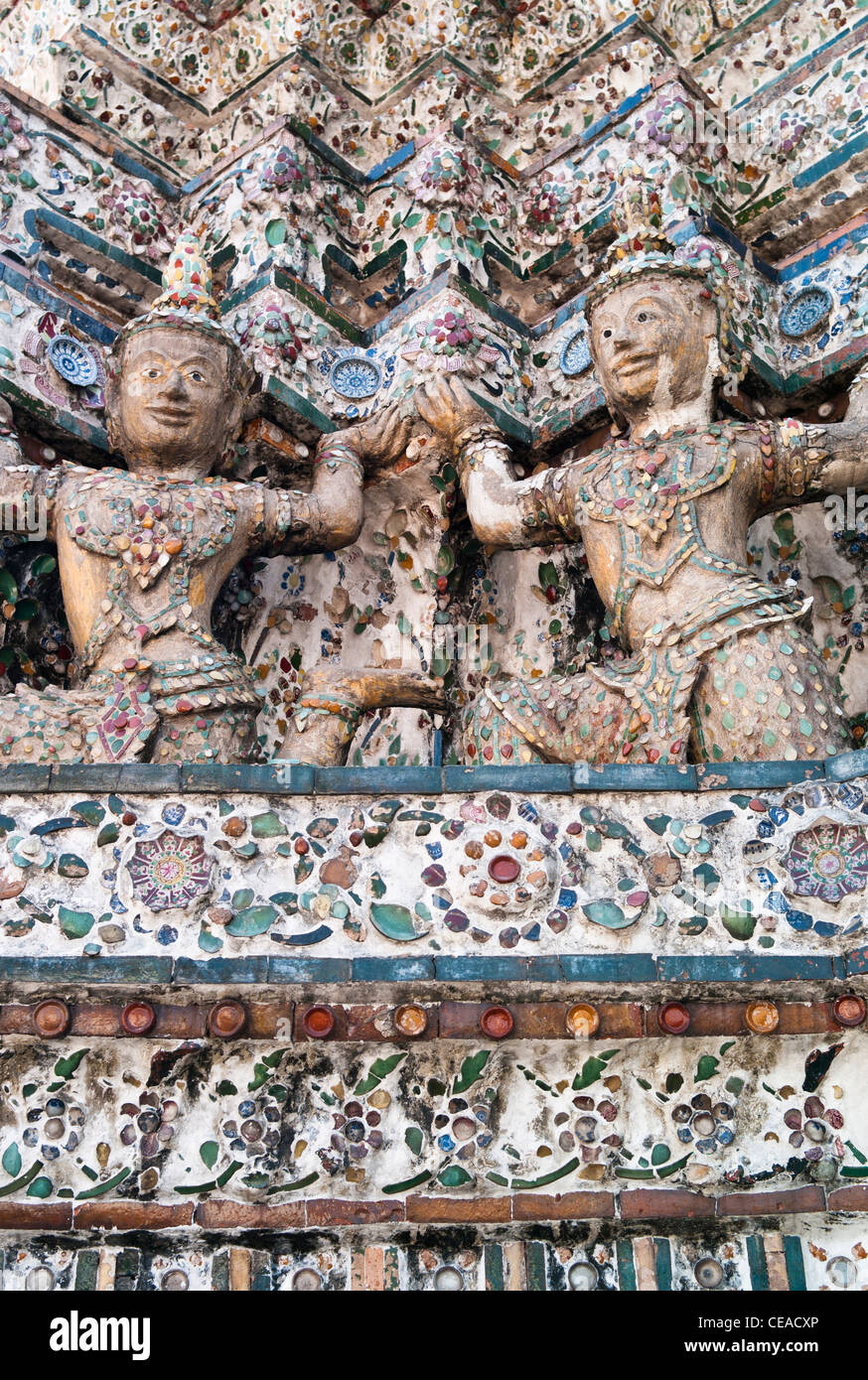 Close up della parete dettaglio Wat Arun tempio o il tempio dell'alba, Bangkok, Thailandia Foto Stock