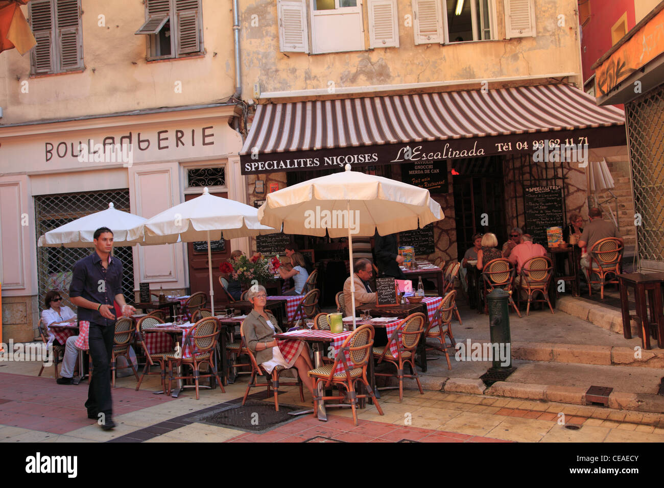 Cafe, Città Vecchia, Vieux Nice, Nice, Riviera Francese, Alpes Maritimes, Provenza, Cote d Azur, in Francia, in Europa Foto Stock