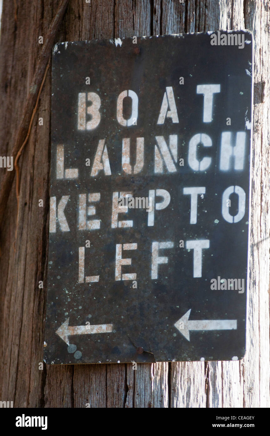 Lancio di imbarcazione tenere a sinistra segno, Florida, Santa Fe river Foto Stock