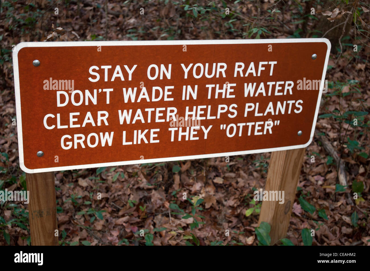 Rimanere sulla vostra zattera. Non wade nell'acqua. L'acqua chiara aiuta a piante. Crescere come essi otter, segno Ichetucknee Springs State Park Foto Stock