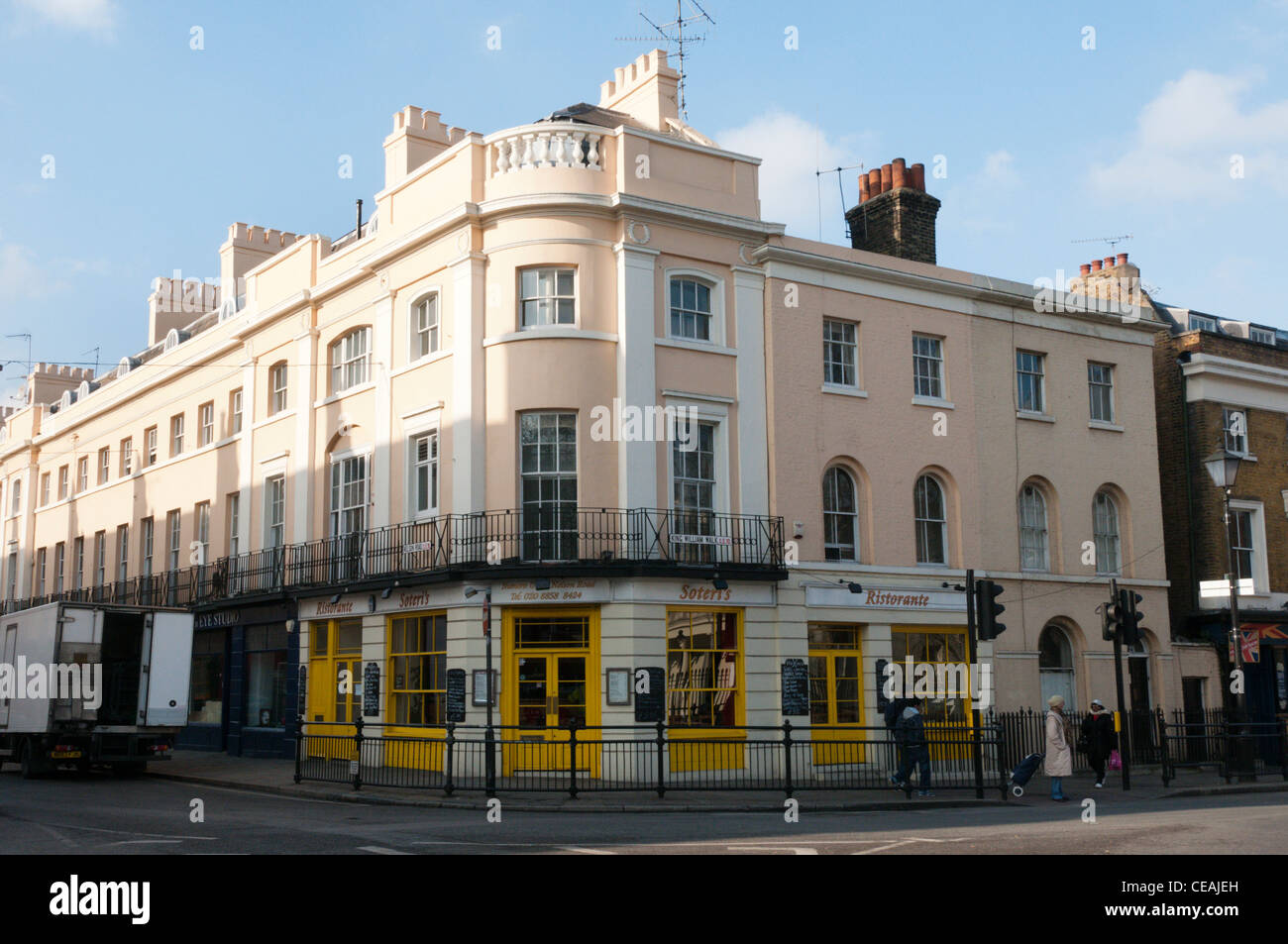 Sorteri il ristorante italiano nell'angolo di King William Walk e la Strada di Nelson a Greenwich, Londra del sud. Foto Stock