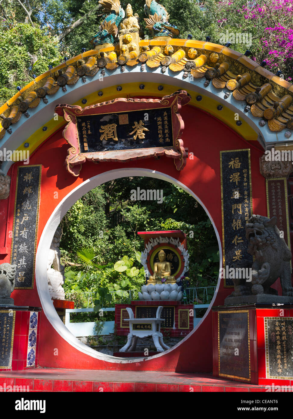 dh Chinese Feng Shui REPULSE BAY HONG KONG Fung Shui porta circolare porta fortuna porta fortuna cina tempio taoista buona fortuna taoismo daoismo Foto Stock