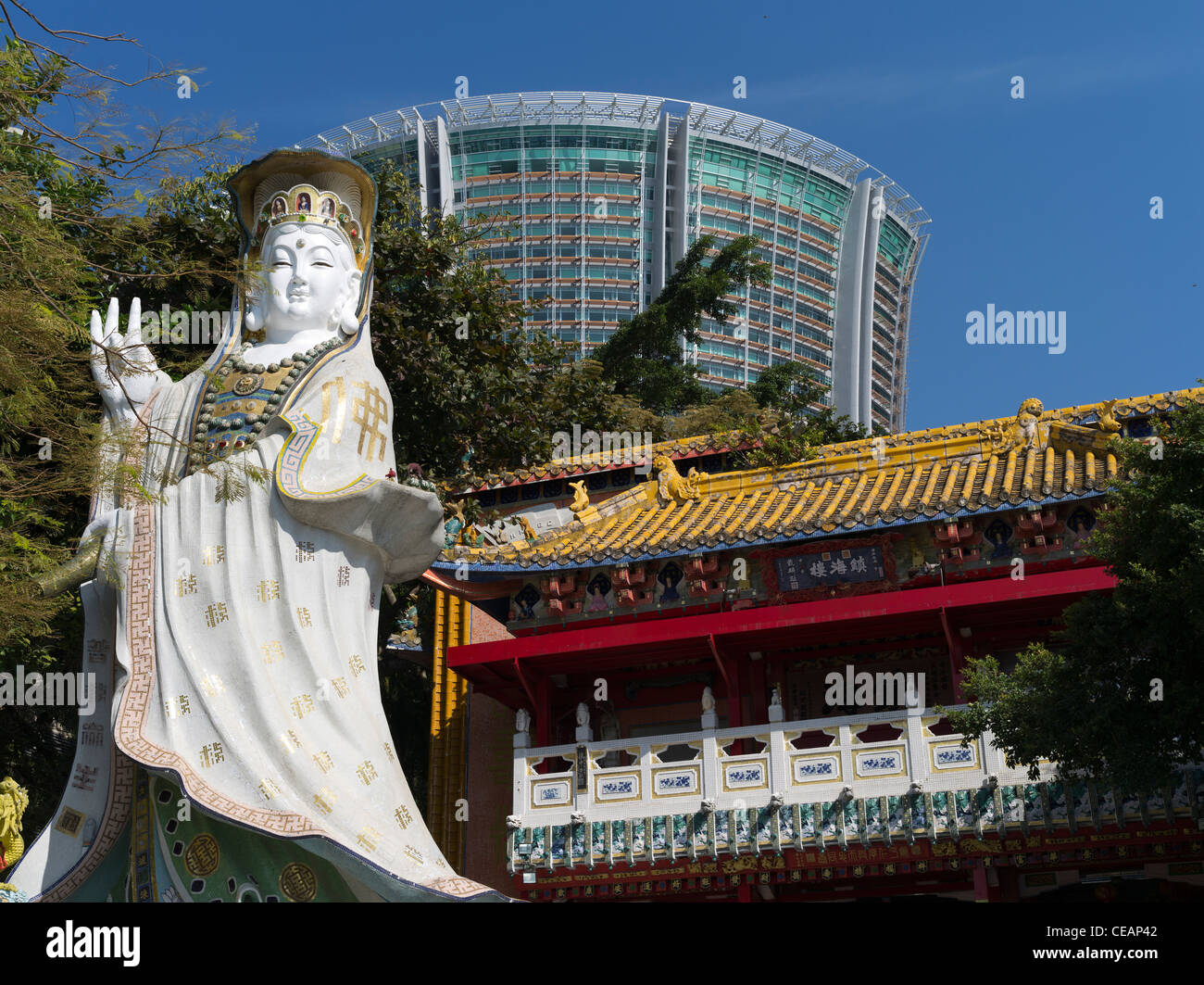 dh Kwun Yam santuario statua REPULSE BAY HONG KONG cinese statue mosaico taoista misericordia tempio dea dèi daoisti cina mazu tao dio arte Foto Stock