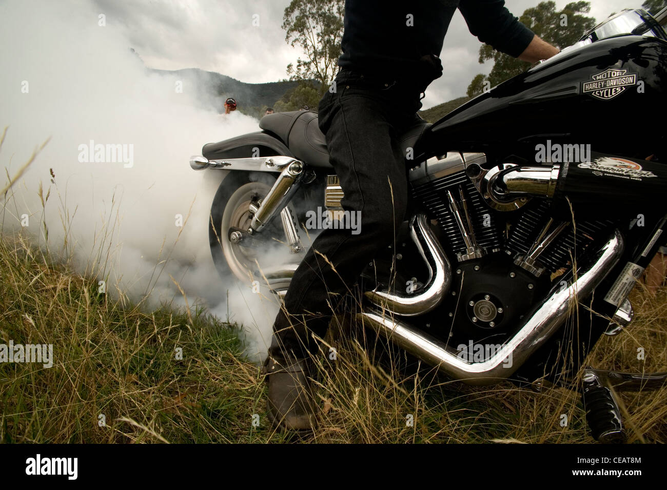 Motorcycle burnout immagini e fotografie stock ad alta risoluzione - Alamy