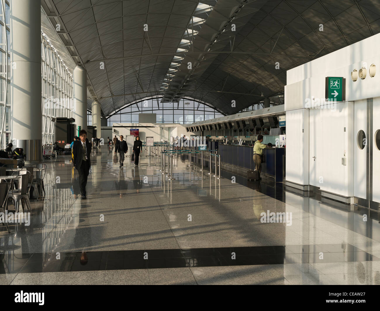 Dh Aeroporto di Hong Kong Chek Lap Kok di Hong Kong Hong Kong International Airport Terminal 1 Cathay Pacific partenze Foto Stock