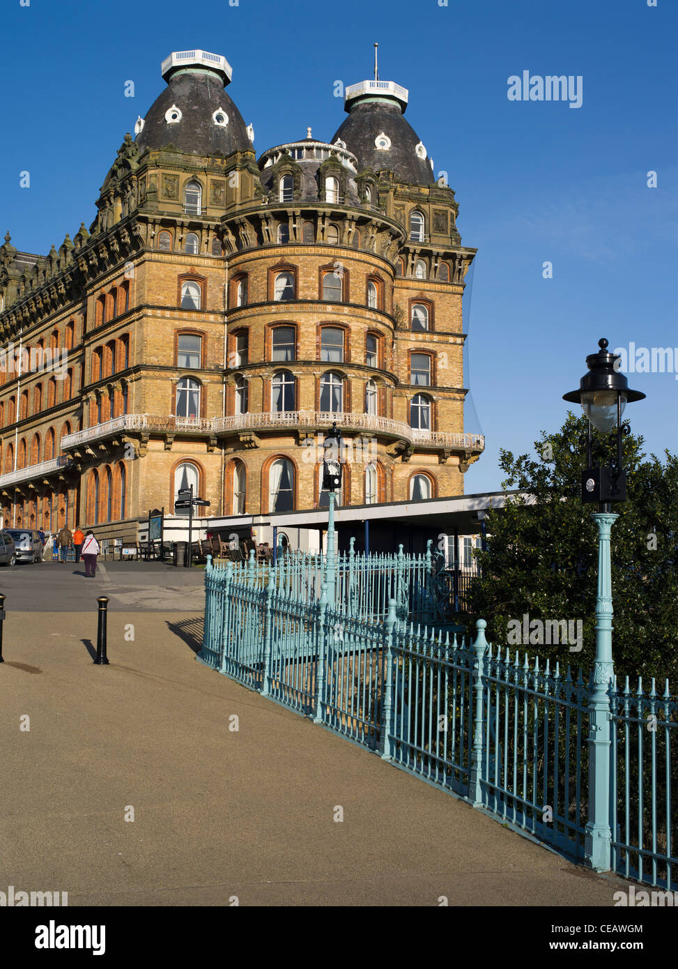 dh Grand Hotel l'esterno SCARBOROUGH NORTH YORKSHIRE UK Spa Footbridge hotels uk Holiday in Foto Stock