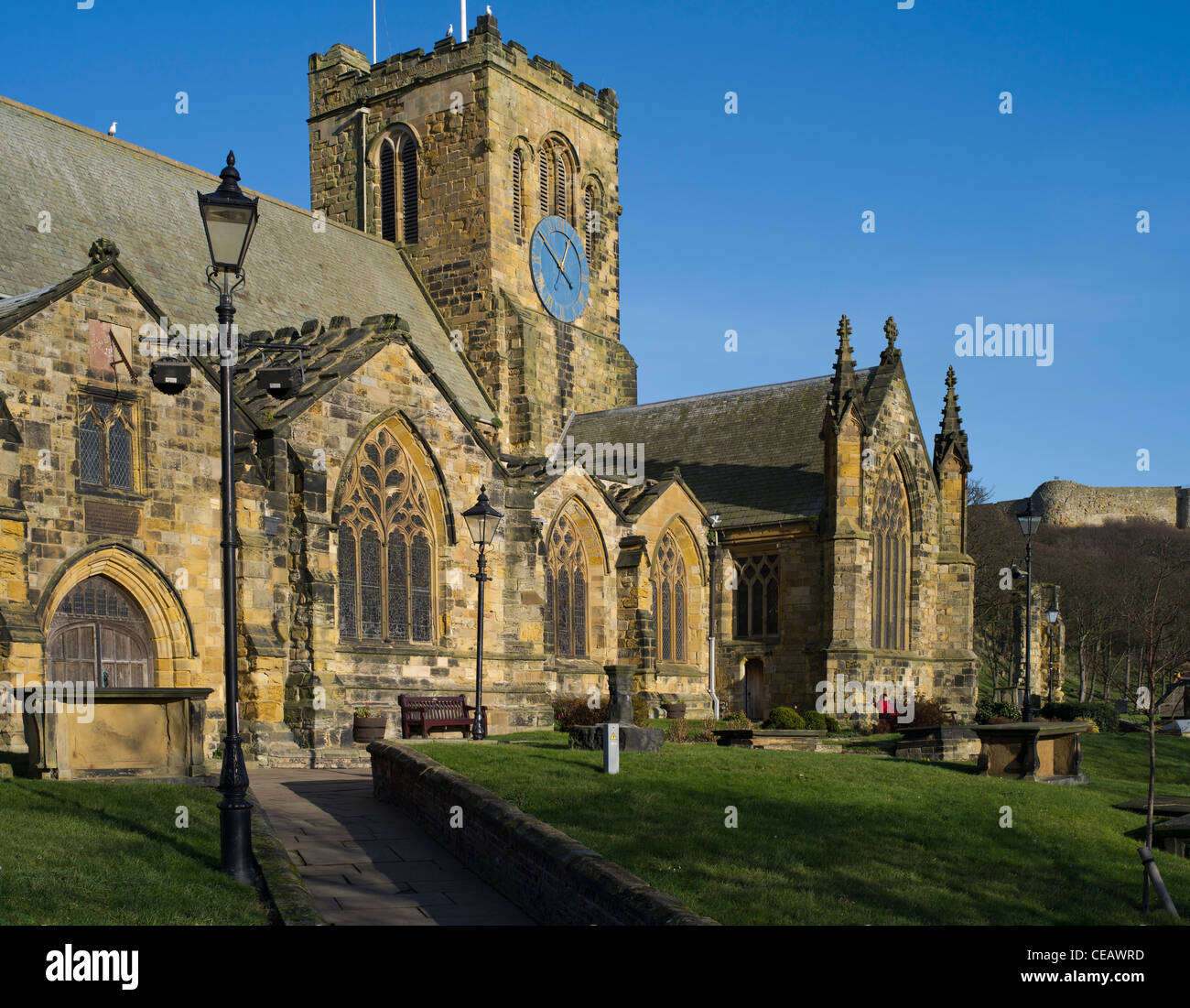dh Chiesa di St Mary SCARBOROUGH NORTH YORKSHIRE UK edificio inglese Churchyard Inghilterra parrocchia Foto Stock