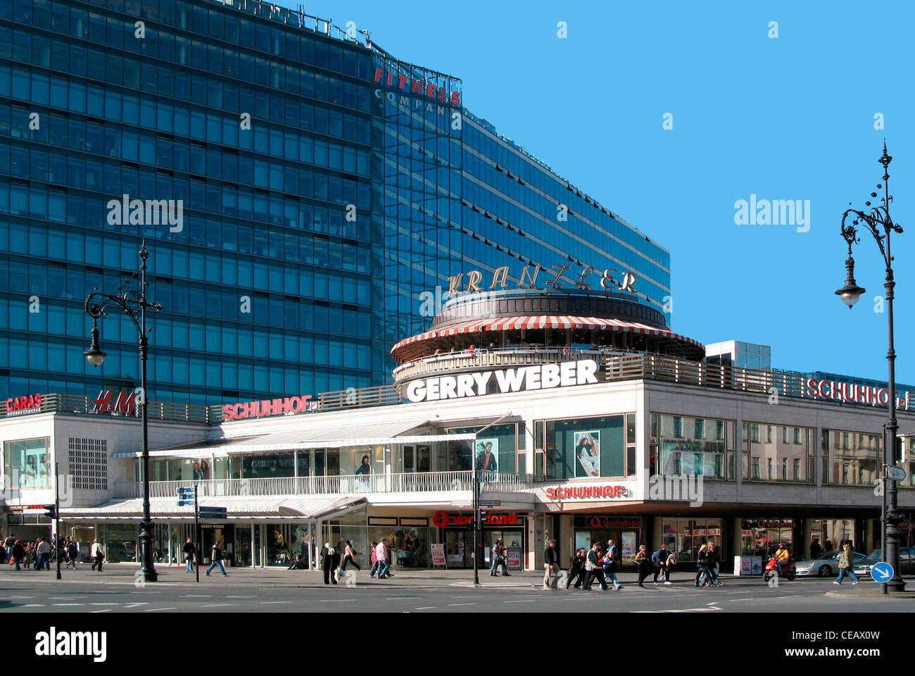 Coffehouse 'Cafe Kranzler' di boulevard Kurfürstendamm di Berlino. Foto Stock