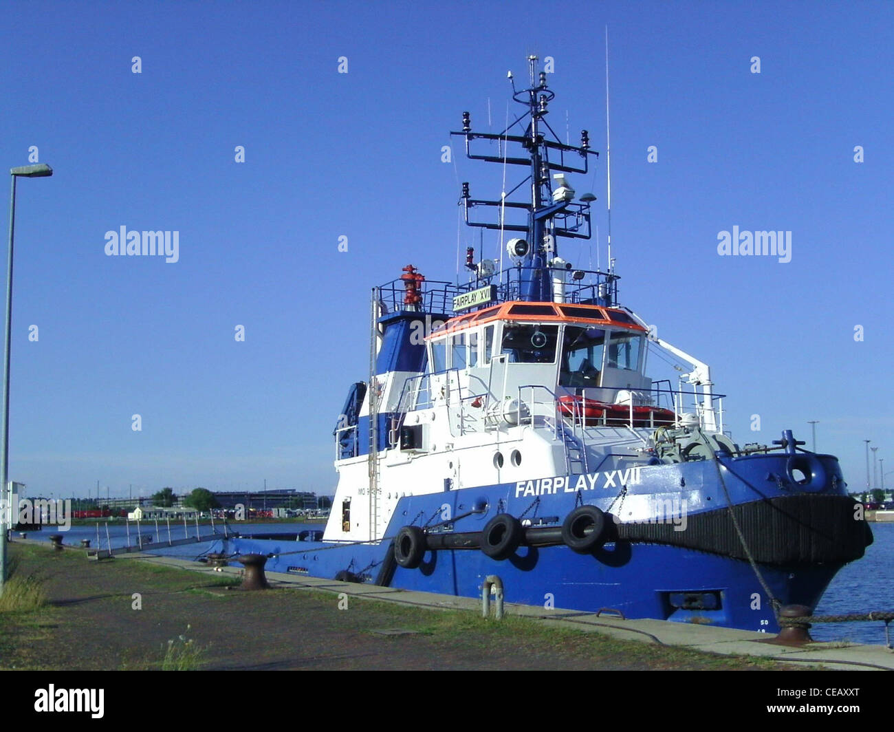 Il rimorchiatore Fairplay XVII nel porto di Bremerhaven, Germania Foto Stock
