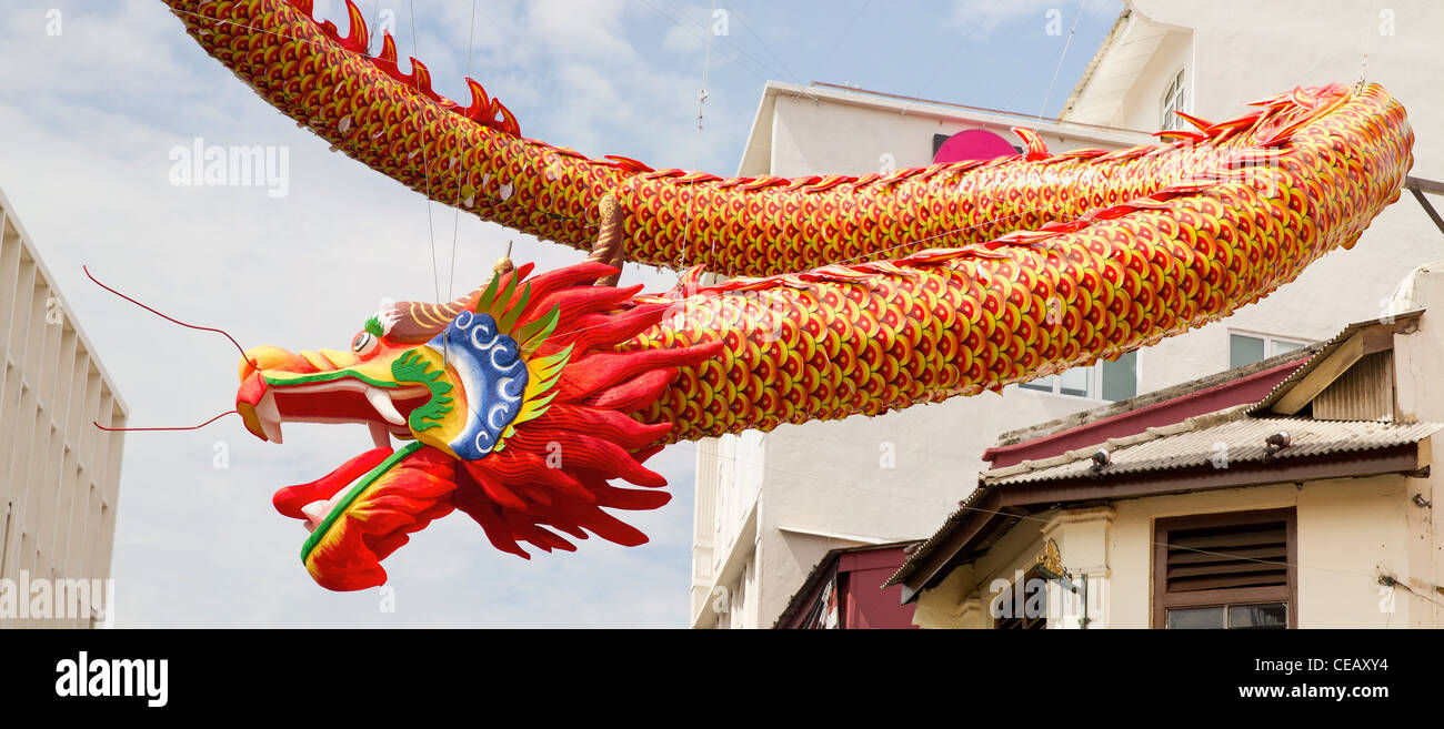 Anno Nuovo Cinese Dragon Outdoor Street decorazione in Chinatown Malacca Malaysia Foto Stock
