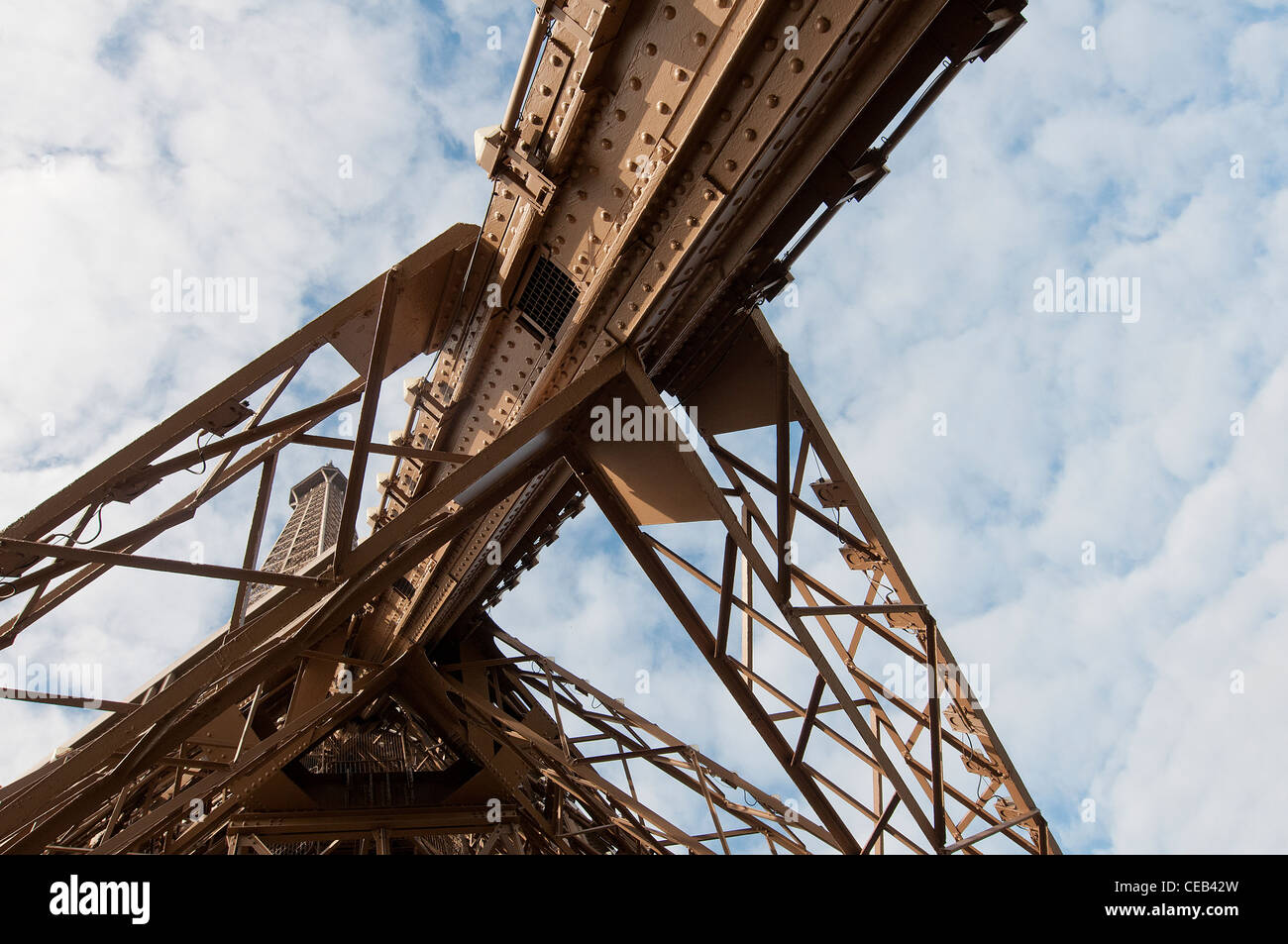 La struttura della Torre Eiffel a Parigi Foto Stock