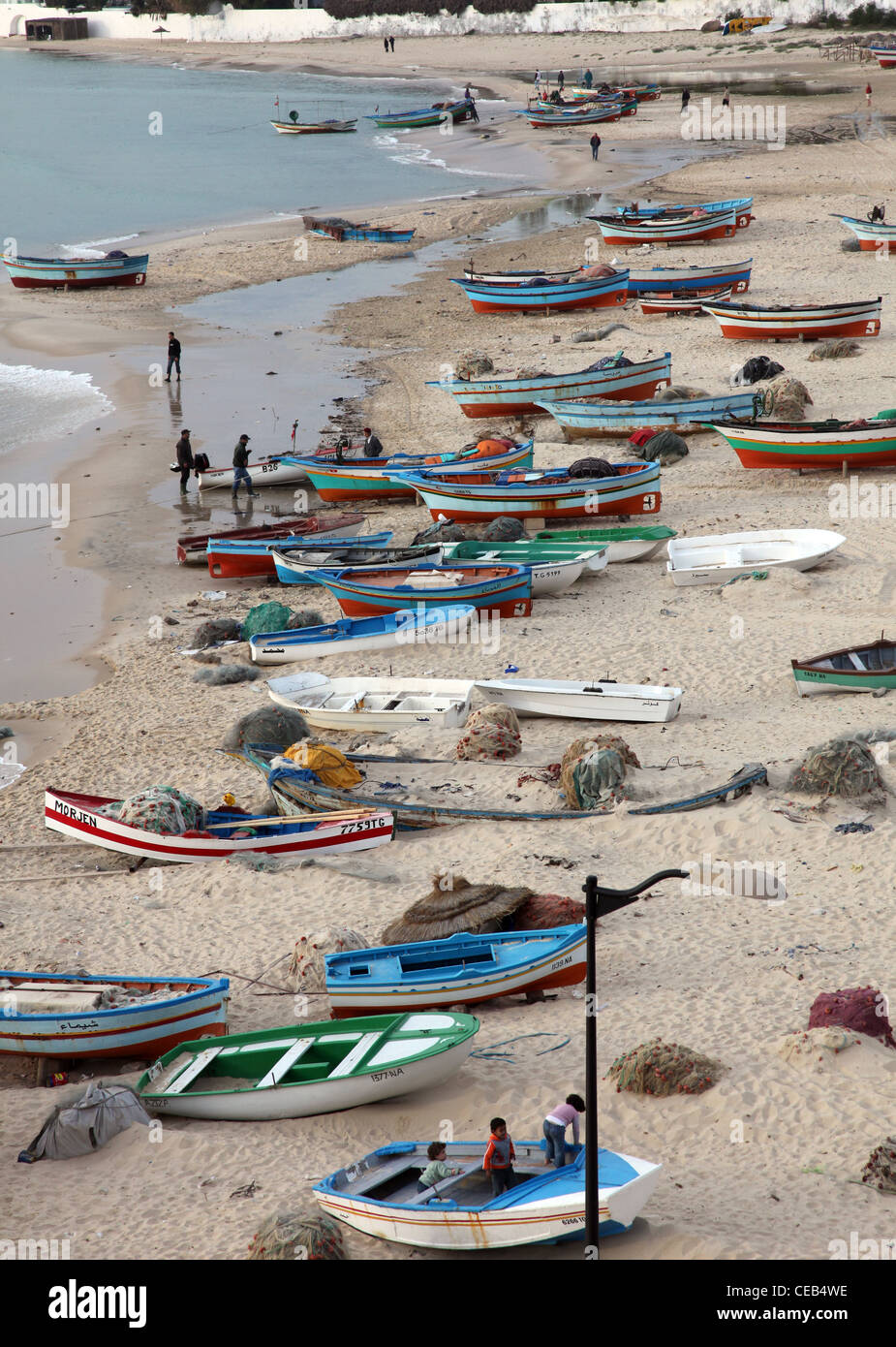Barche sulla spiaggia. Hammamet. La Tunisia Foto Stock