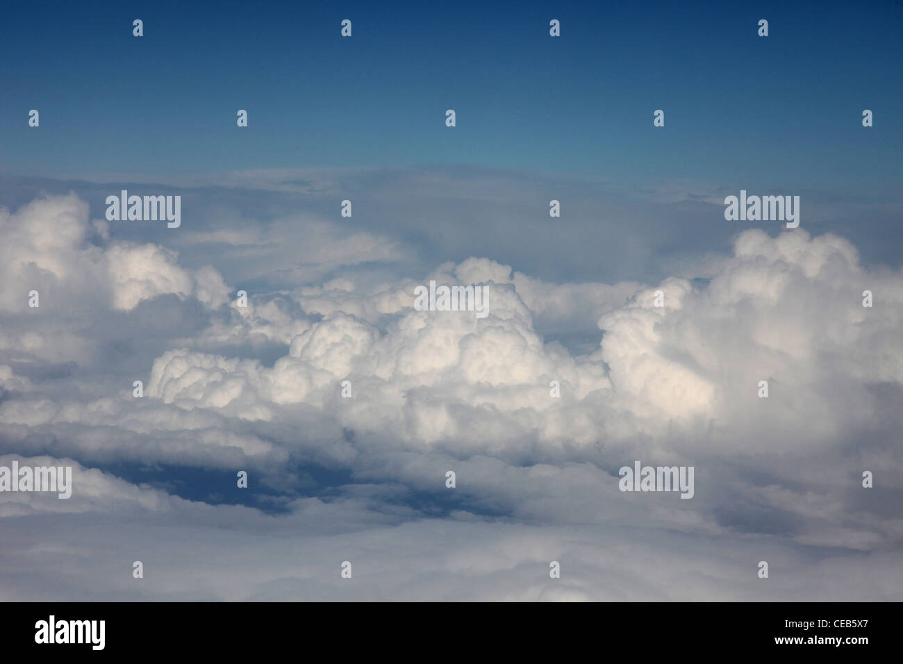 Foto di nuvole dal piano Foto Stock