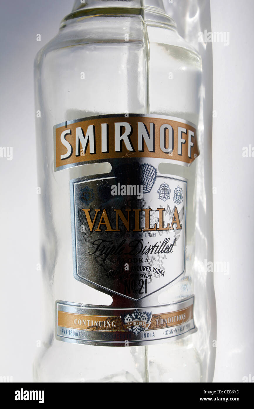 Smirnoff vodka bottiglia; al gusto di vaniglia Foto Stock