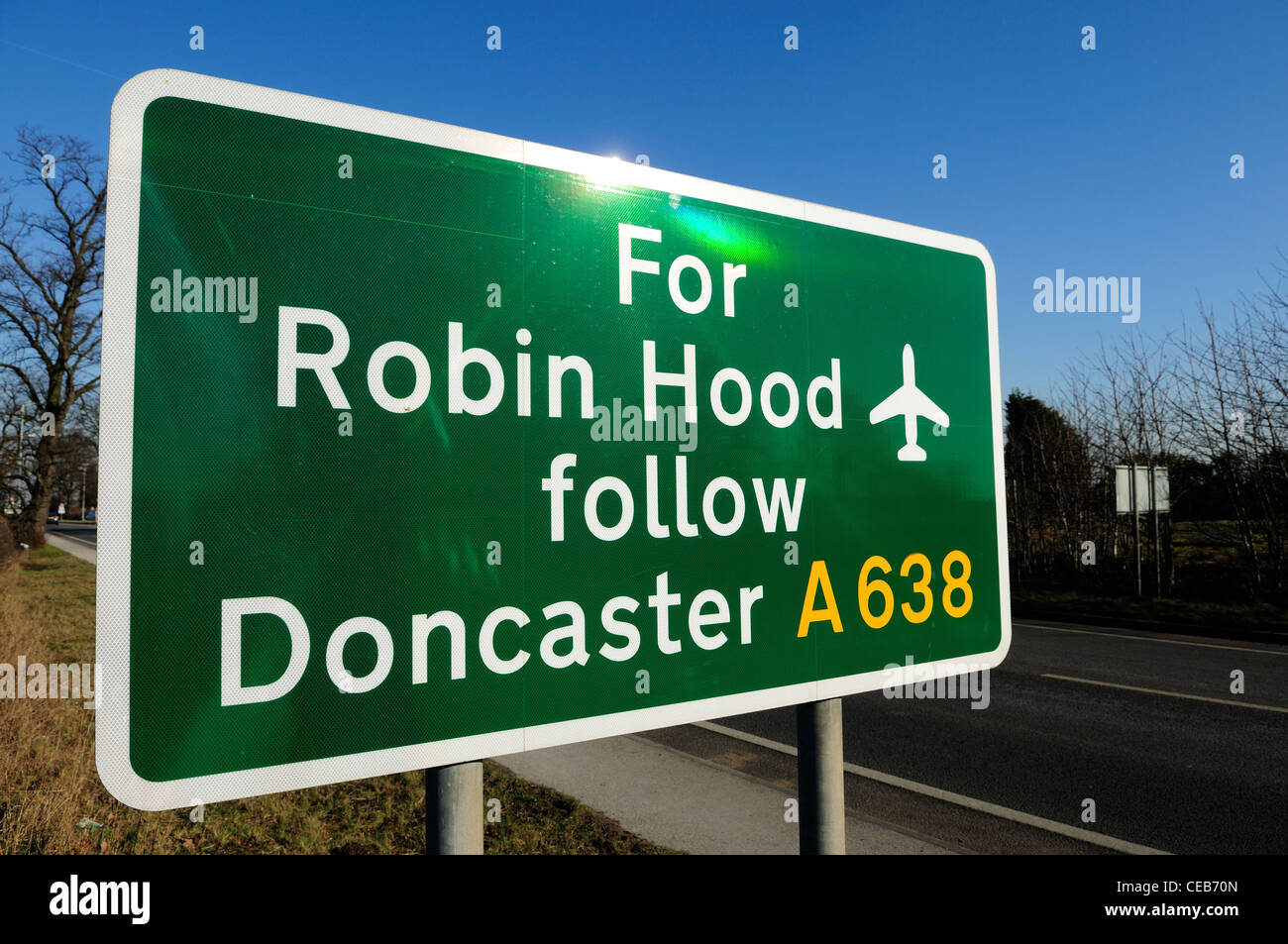 Cartello stradale per l'Aeroporto Robin Hood South Yorkshire Inghilterra. Foto Stock