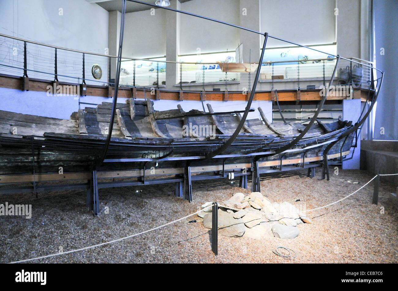 Resti di un antica barca di legno 2.400 anni trovato se la costa del Kibbutz Maagan Michael Foto Stock