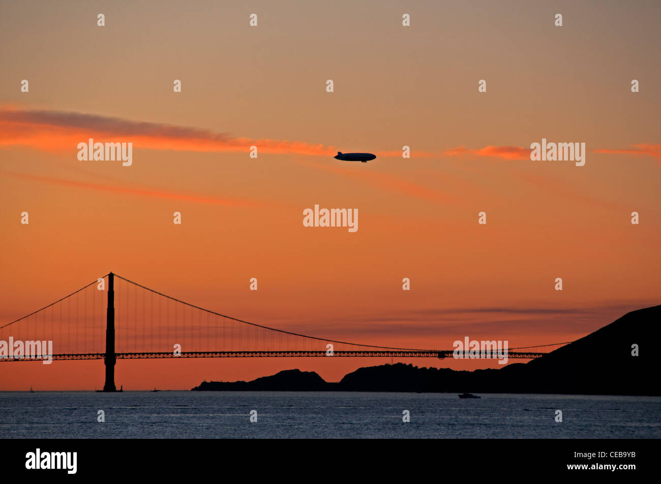 Tramonto al Golden Gate Bridge di San Francisco, California Foto Stock