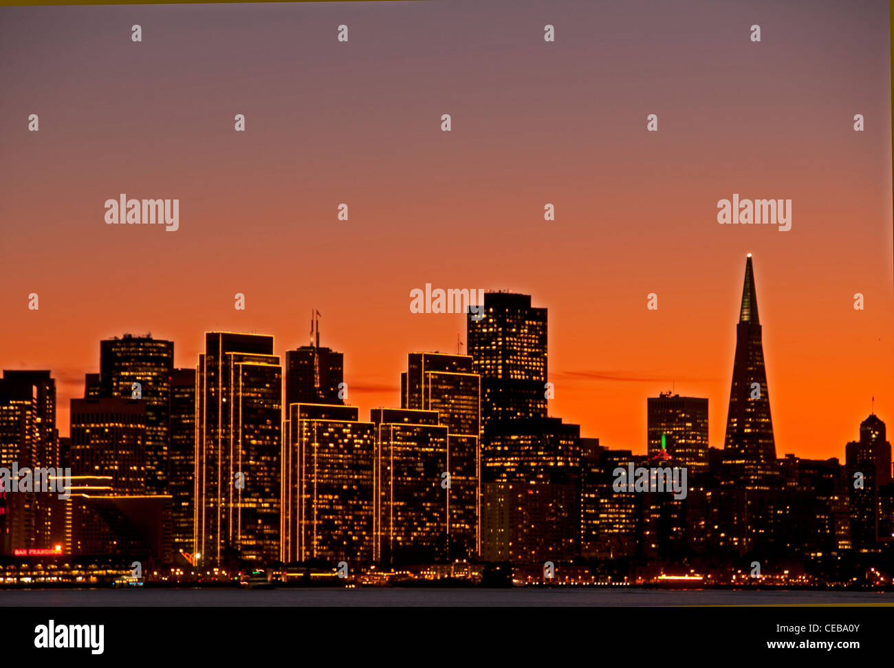 San Francisco skyline tramonto durante la stagione di natale Foto Stock