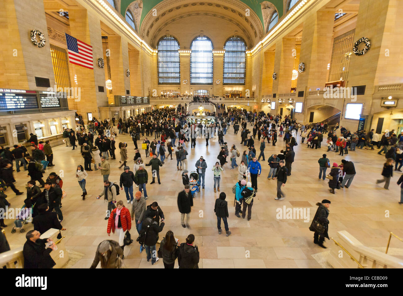 Una vista interna della Grand Central Station di New York City con tutti i viaggiatori. Foto Stock