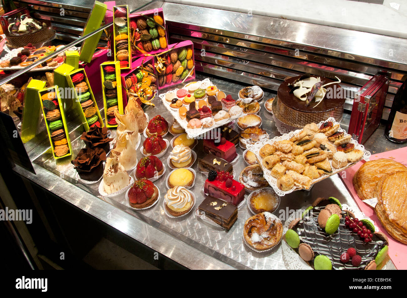 Il negozio di cioccolato panetteria di Parigi Francia Rue Faubourg Saint Honoré Foto Stock