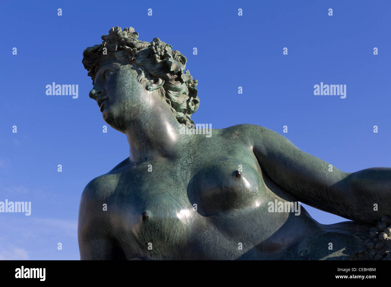 La Saône statua da Jean-Baptiste Tuby e Balthazar Kellerin nei giardini del Palazzo di Versailles, Yvelines, Francia Foto Stock