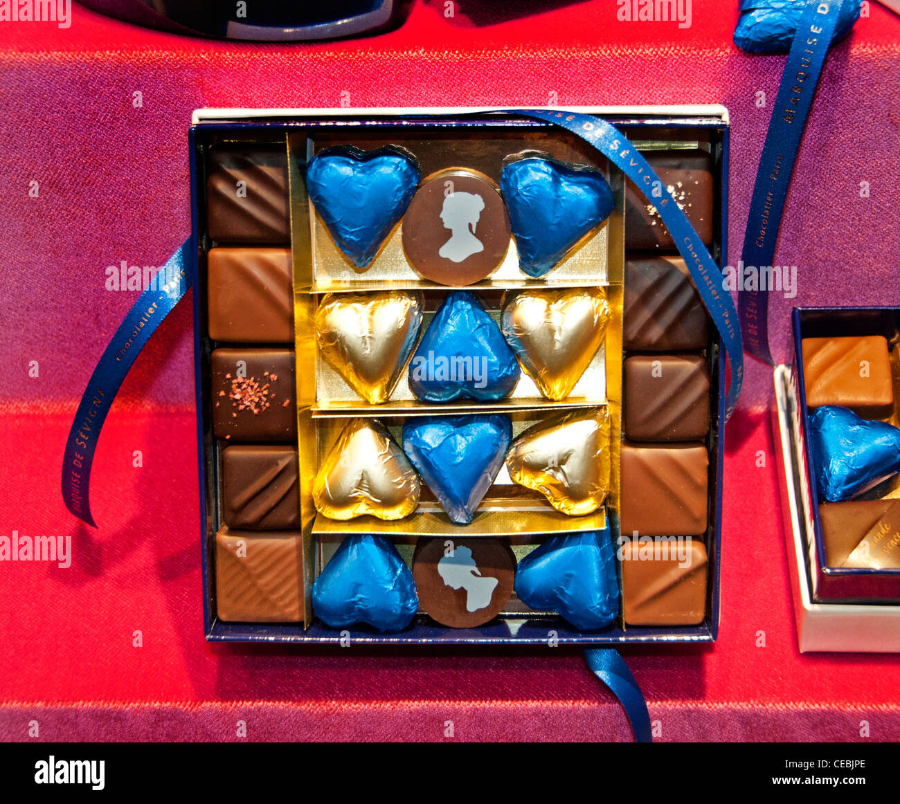 Francia Paris Marquise de Servigne cioccolatiere cioccolato negozio di lusso a Place de Madeleine il giorno di San Valentino Foto Stock