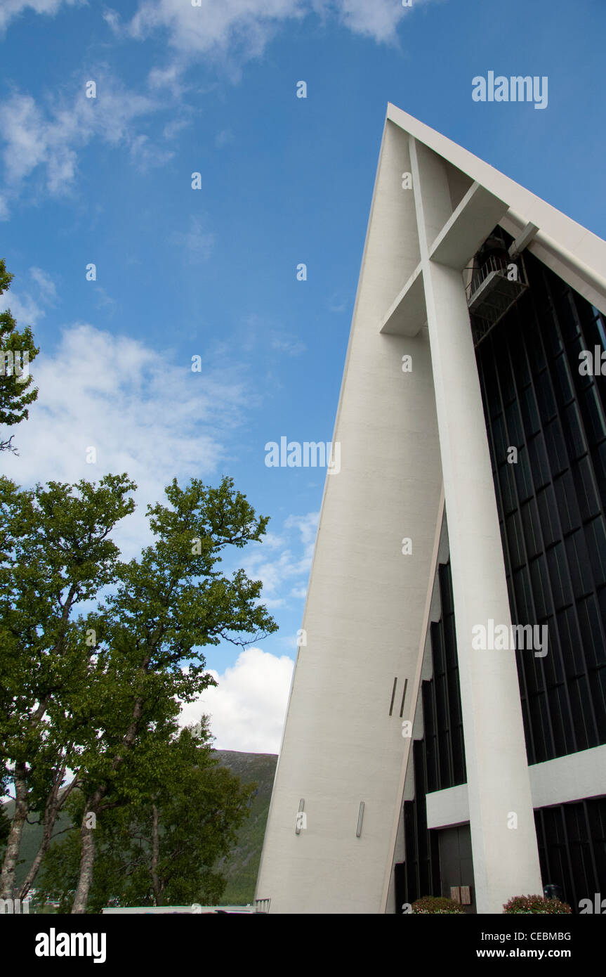 Norvegia tromso. 'Gateway per l'artico' che si trova al di sopra del circolo polare artico. attrazione famosa cattedrale artica, anteriore esterno. Foto Stock