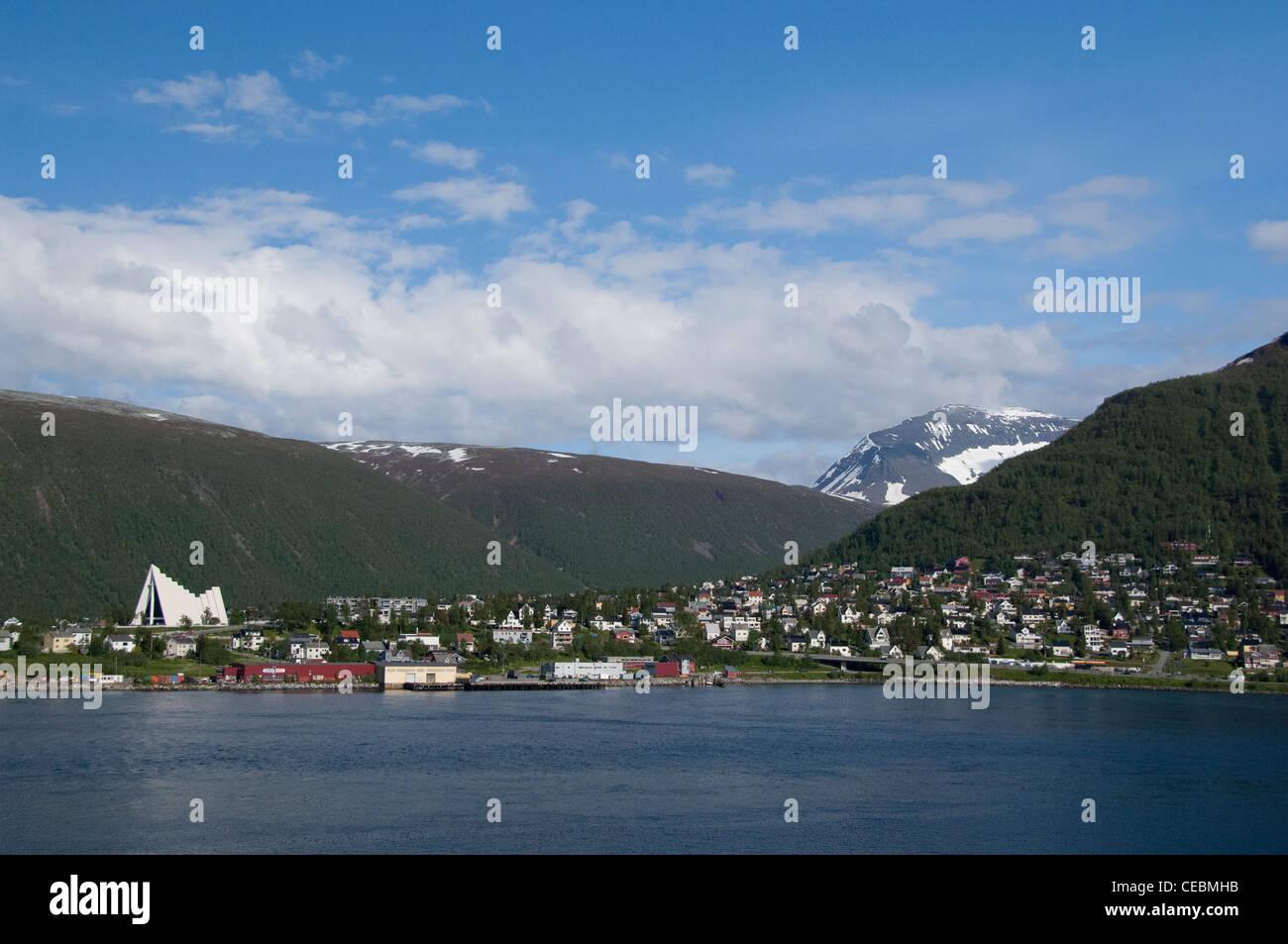 Norvegia tromso. 'Gateway per l'artico' che si trova al di sopra del circolo polare artico. attrazione famosa Cattedrale Artica. Foto Stock