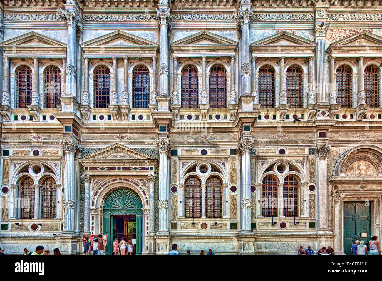 Facciata principale della Scuola Grande di San Rocco, Venezia, Italia Foto Stock