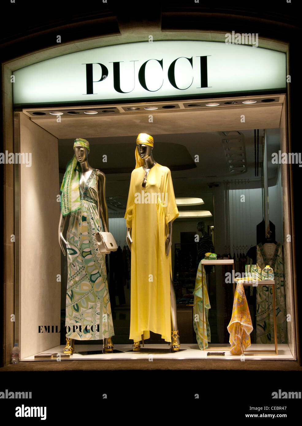 Pucci Paris Avenue Montaigne alta moda designer couturier Francia Foto Stock