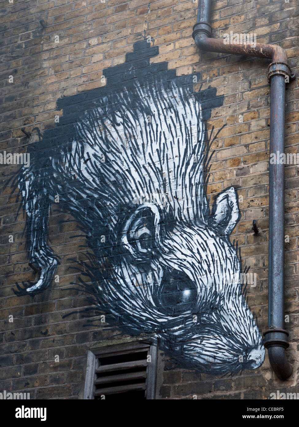 La pittura di un ratto su una parete nella zona est di Londra, Inghilterra. Foto Stock