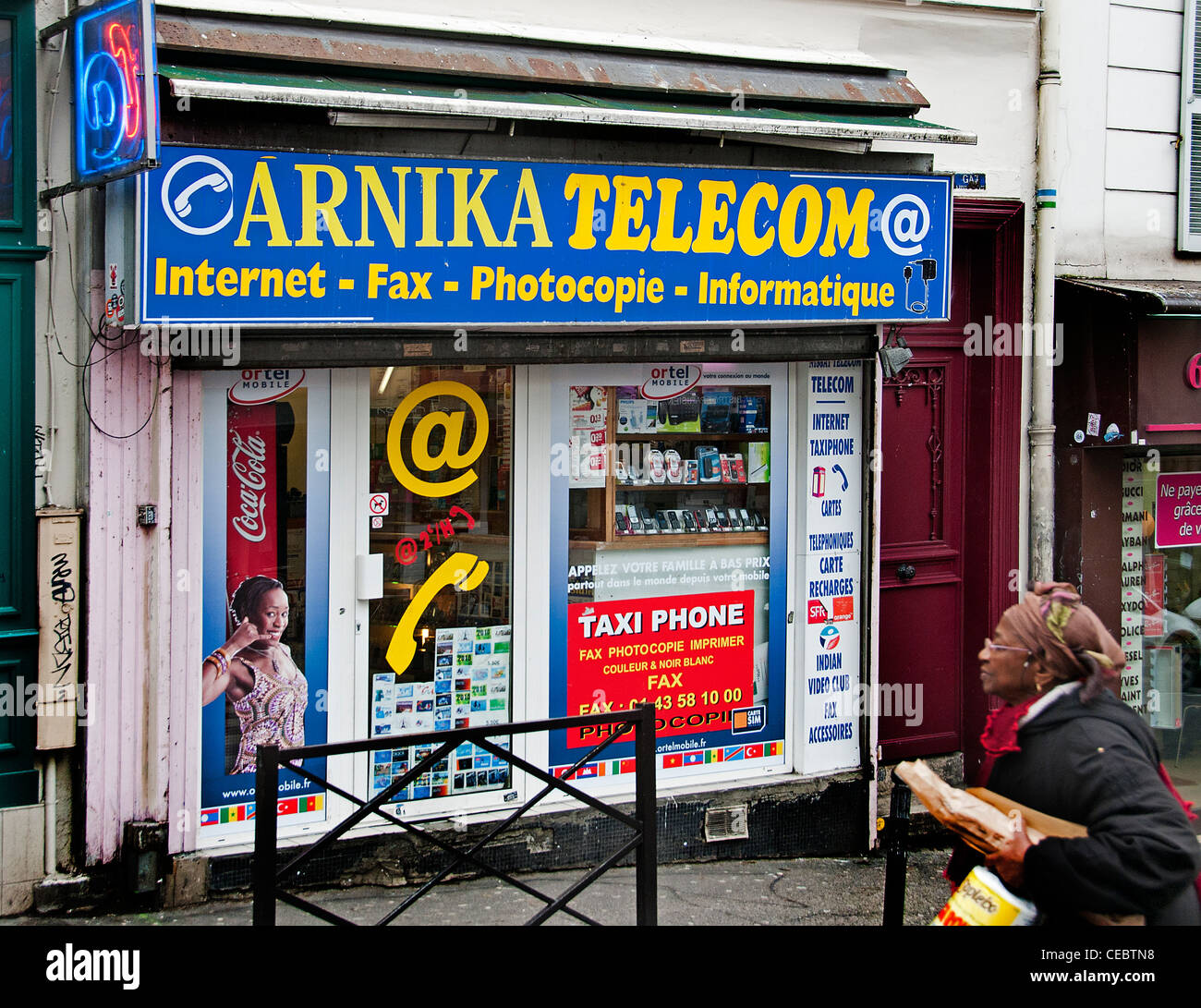 Arnika Telecom Internet Fax Fotocopiatrice - Boulevard di Parigi Belleville Francia - Francese Foto Stock
