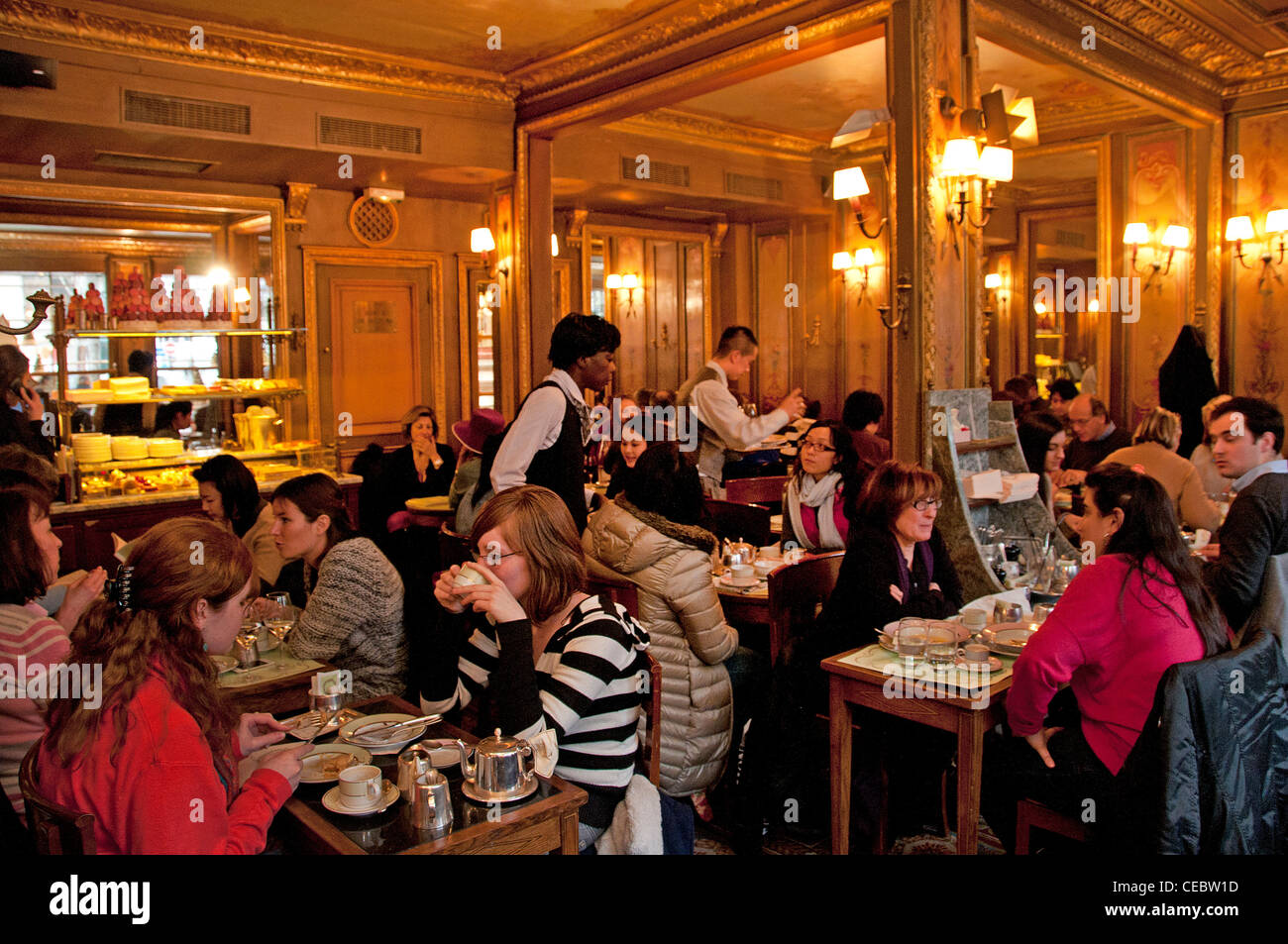 Ladurée Rue Royale luxury paste dolci da forno ristorante Paris Foto Stock