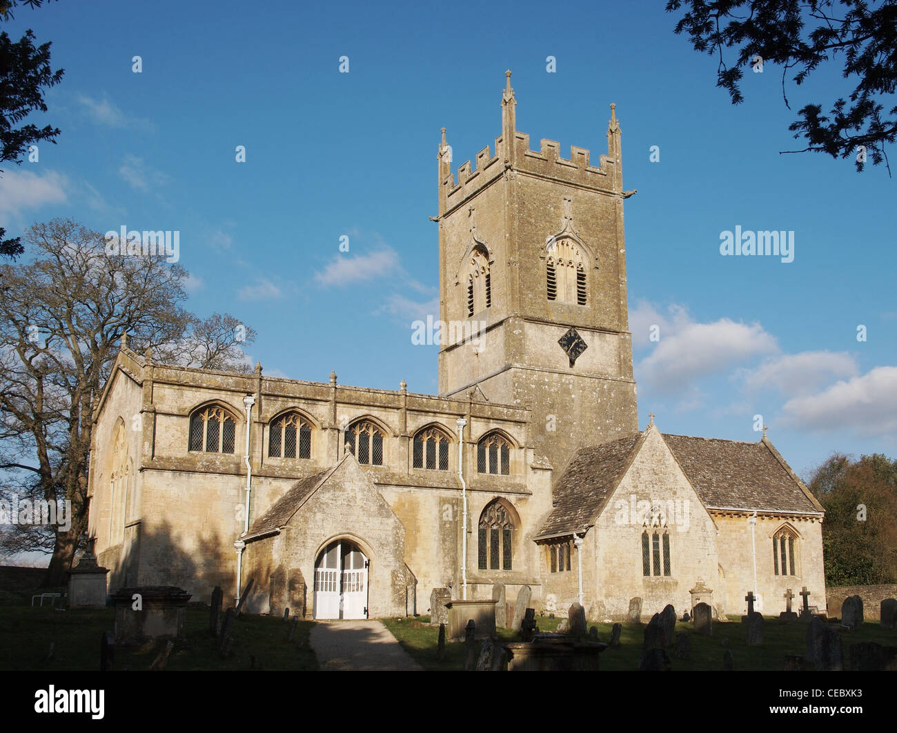 San Michele e Tutti gli Angeli Chiesa, Withington, Gloucestershire Foto Stock