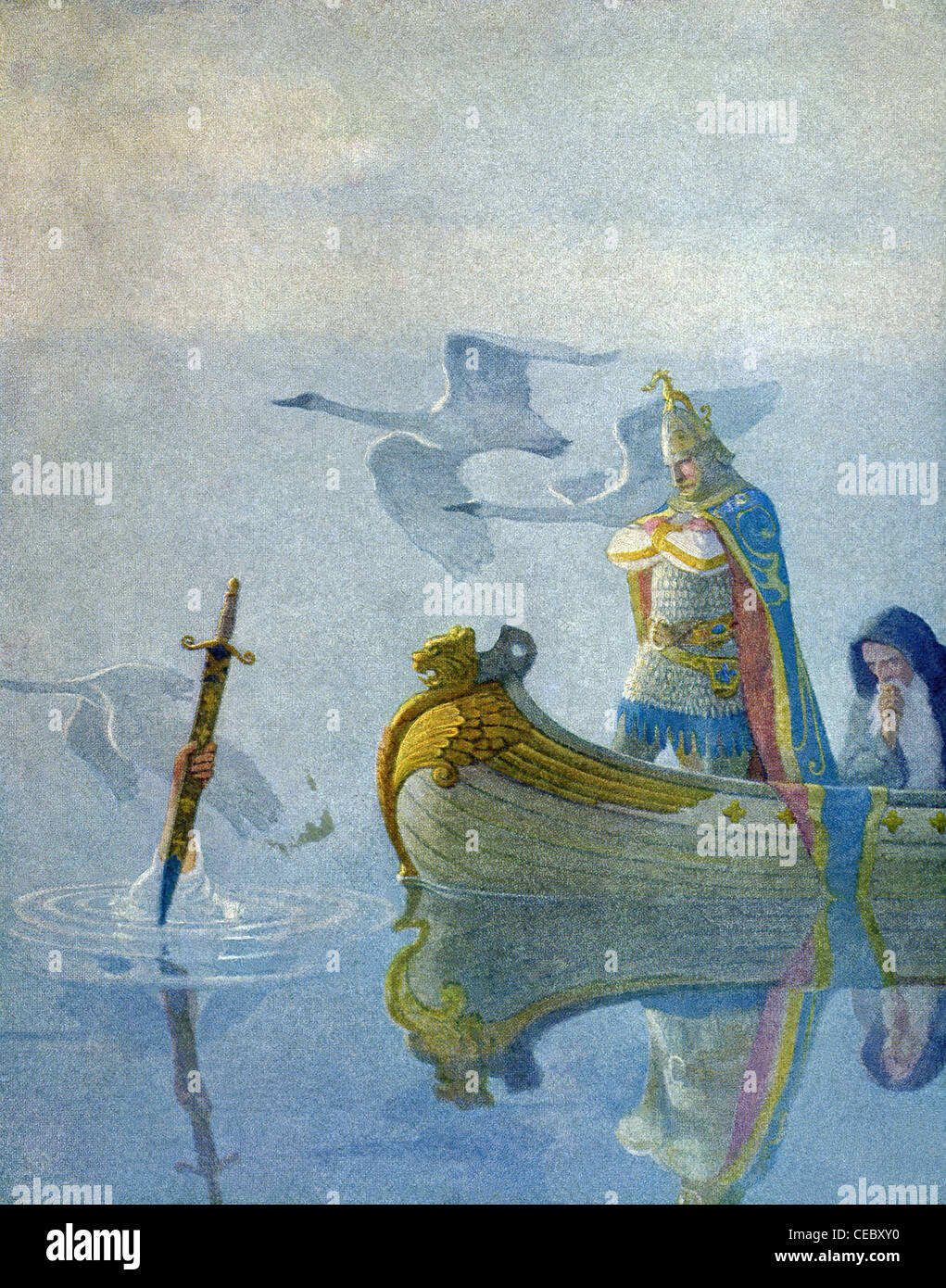 Arthur riceve la sua spada Excalibur dalla misteriosa signora del lago. A poppa della barca è di Merlin. Foto Stock