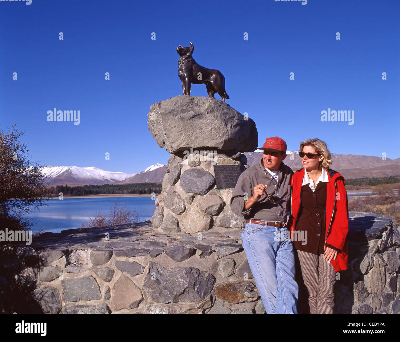 Coppia dalla Nuova Zelanda Collie Sheepdog statua, Lago Tekapo, Mackenzie District, regione di Canterbury, Isola del Sud, Nuova Zelanda Foto Stock
