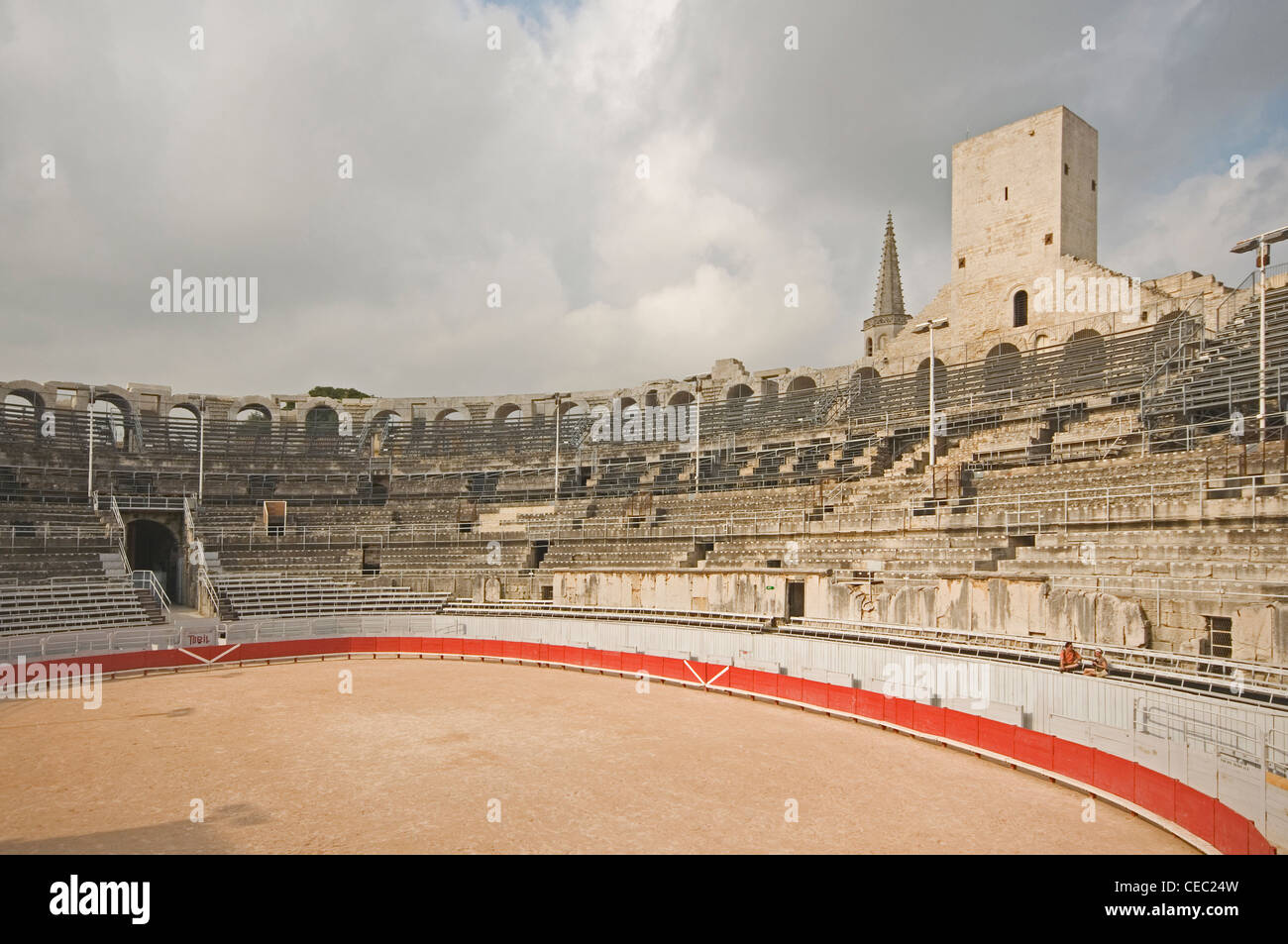 L'Europa, Francia, Arles, Anfiteatro Romano, 80 AD, vista esterna Foto Stock