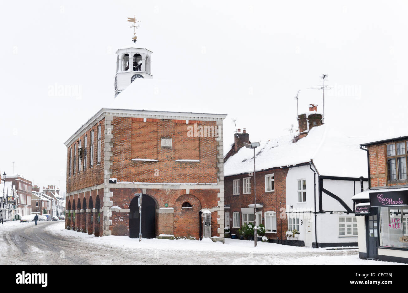 Città vecchia Amersham xvii secolo mercato coperto in inverno la neve Bucks REGNO UNITO Foto Stock