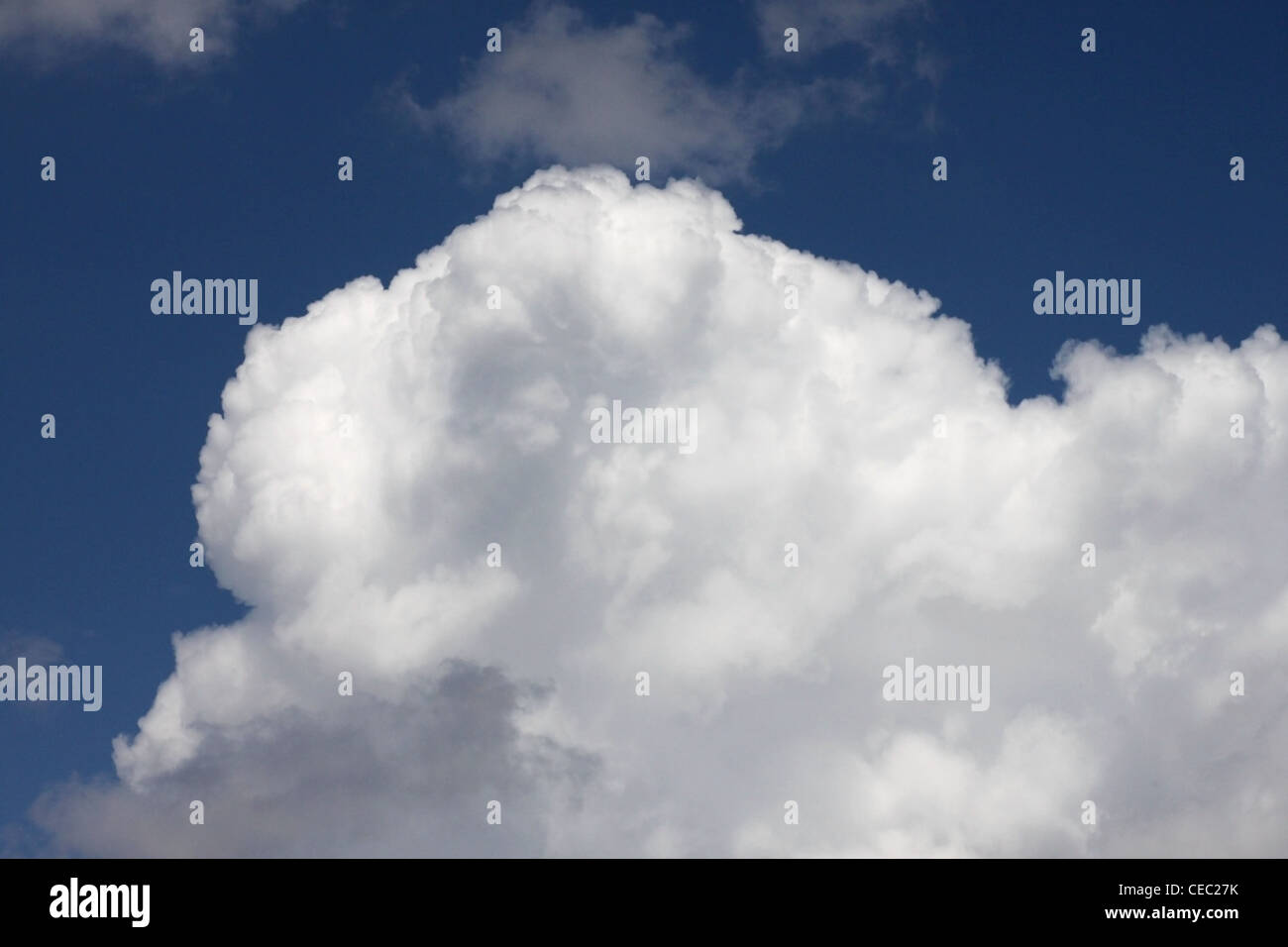 nuvole in un cielo Foto Stock