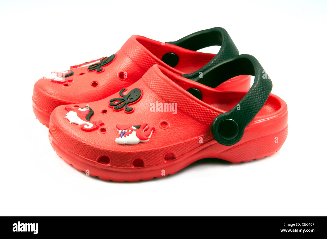 Il Toddler red crocs sandali Foto Stock
