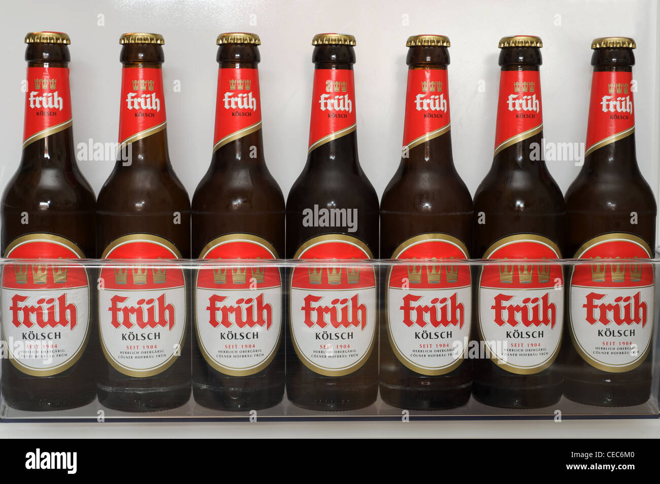 Bottiglie di Rhineland Kolsch birra in frigo Foto Stock